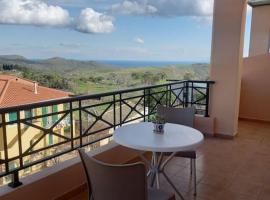 Balcony With A View - In The Heart Of The Village，位于Mesótopos的公寓