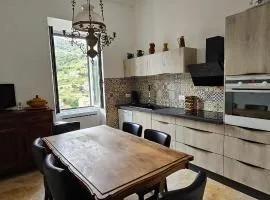 Bel & ancien appartement T3 rénové dans Sartène