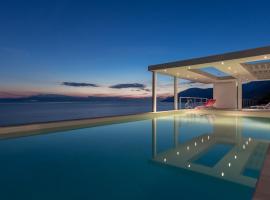 Super Luxurious Villa - 600m² - Up to 22 people，位于艾迪普索斯的酒店