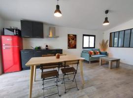 Appartement avec jardin privatif，位于屈埃尔的酒店