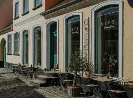 KEFS Guesthouse & Café