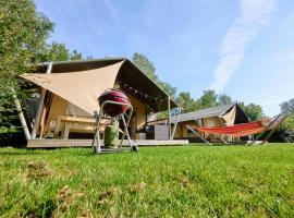 Glamping Twente，位于代讷坎普的豪华帐篷营地