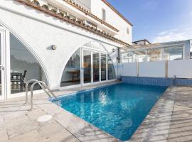 RNET - Villa Piscina Port Primer Empuriabrava，位于艾姆布里亚布拉瓦的别墅