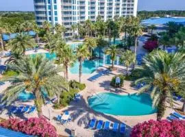 5 Star Resort 2BR 2 BATH King Suite Shuttle Pools Across from Beach