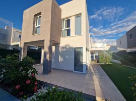 Villa Paraiso-Luxury Villa with Heated Pool，位于阿德耶的酒店