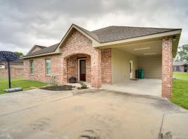 3 Mi to Casinos Pet-Friendly Home in Lake Charles，位于查尔斯湖的酒店