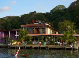 Casa Congo - Rayo Verde - Restaurante，位于波托韦洛的住宿加早餐旅馆