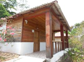 Hotel Cascada Las Brisas，位于La Fortuna Gallo Giro的酒店