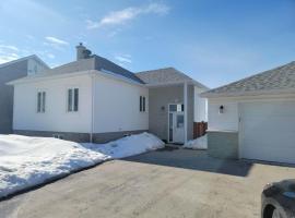 Villa Calypso avec vue sur la baie de Ste-Luce，位于滨海圣吕斯的自助式住宿