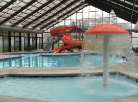 Grand Smokies Resort Lodge Pigeon Forge，位于鸽子谷的浪漫度假酒店