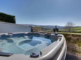 Priesthill HotTub Pool Dog Friendly PeakDistrict，位于Stanton in Peak的带泳池的酒店