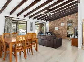 Pet Friendly / Stroll to the Beach