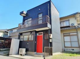 Whole house rental 一棟貸切宿 "Your Home Tottori" 市内中心地近くの素敵な一軒家，位于鸟取市鸟取砂丘附近的酒店