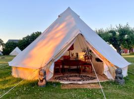 Sörby Glamping，位于Klockrike的带按摩浴缸的酒店