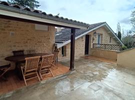 Maison T4 a 6 minutes à pieds de Sarlat，位于萨尔拉拉卡内达的别墅