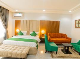 Tranquila Hotels and Suites Abuja，位于阿布贾纳姆迪·阿齐基韦国际机场 - ABV附近的酒店
