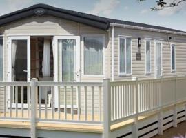 Hoburne Devon Bay Stunning 3 bed static caravan with full decking，位于佩恩顿的露营地