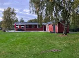 Cottage With Wood-burning Stove, Shelter And Fire Pit