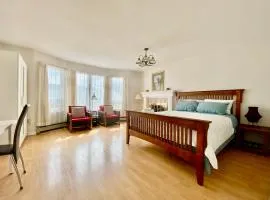 Burnaby Metrotown Cozy 3 Bedroom Suite