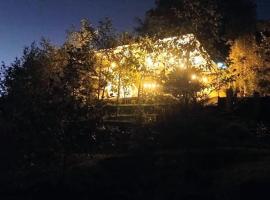 Glamping Bosque del Colibri，位于瓜塔维塔的山林小屋