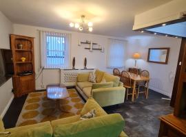 3 bedroom apartment in Ulverston Cumbria，位于阿尔弗斯顿的酒店