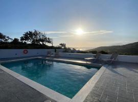 Villa George Sea View with pool - Triopetra，位于特里欧皮特拉的度假屋