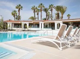 THE CLUB - Accommodation - Dining - Events