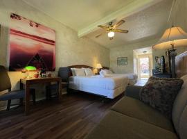 Mountain Harbor King Guest Room on Lake Ouachita，位于Mount Ida的酒店