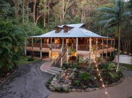 The Forest Buré - Fijian Hinterland Retreat，位于NinderryThe Ginger Factory姜工厂附近的酒店