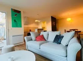 villa bleu marine chic calme et jardin