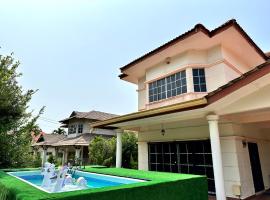 Cozy Bungalow with pool at PD Villa by Elite Stay，位于波德申的酒店