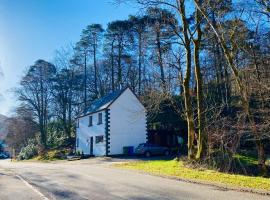 Eakie House Apartments - Kinlochleven，位于金洛赫利文的酒店