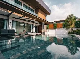 Astro Luxury: Ultra Luxury 4 Beds Pool Villa