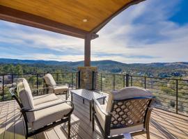 Prescott Vacation Rental with Game Room and Mtn Views!，位于普雷斯科特的家庭/亲子酒店