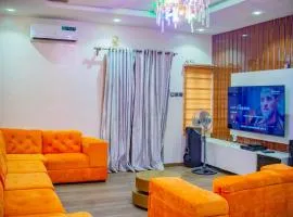 Superb 2-Bedroom Duplex FAST WiFi+24Hrs Power