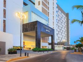 Courtyard by Marriott Mazatlan Beach Resort，位于马萨特兰的度假村