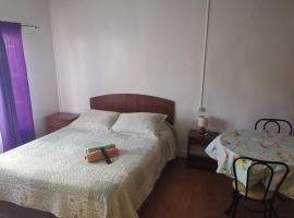 Hostal y Cabañas Maribel Zuñiga，位于瓦尔迪维亚的旅馆