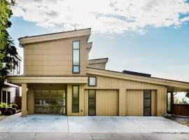 Downtown Contemporary - Full Property