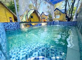 Beachfront Glamping with Mini Pool Exclusive Property，位于Lingayen的豪华帐篷营地