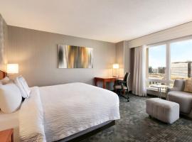 Courtyard by Marriott Tysons McLean，位于泰森斯角The Galleria at Tysons Shopping Center附近的酒店