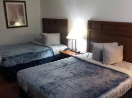 Hotel 2 Queen Beds Hotel Room 222 Wi-Fi Hot Tub Booking，位于斯蒂尔沃特的公寓