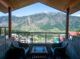 Urban Monk- Highest Stay and Cafe of Manali，位于马拉里的民宿