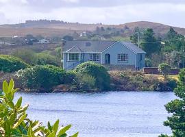 The Lake House Dungloe，位于邓格洛的带停车场的酒店