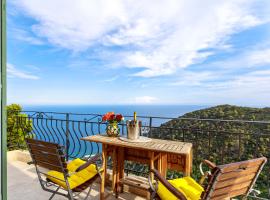 Sea side apartment between Nice and Monaco - 2，位于滨海自由城沃尔沃马里斯港口附近的酒店