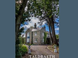 Taldraeth - Old Vicarage Guest House，位于彭希登德雷斯的旅馆