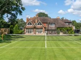 Lickfold Manor - Luxury home with swimming pool