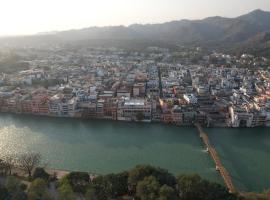 Perfectstayz Premium Ganga Heights - Ganga View rooftop cafe，位于哈里瓦的酒店
