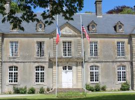 Château de Grandval，位于Neuville-au-Plain的住宿加早餐旅馆