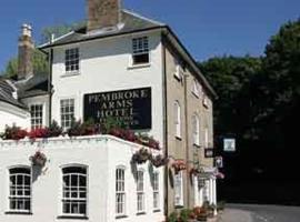 Pembroke Arms Hotel，位于Wilton的酒店