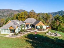 Villa at Stony Woods Estate mountain luxury near Asheville，位于Marshall的乡间豪华旅馆